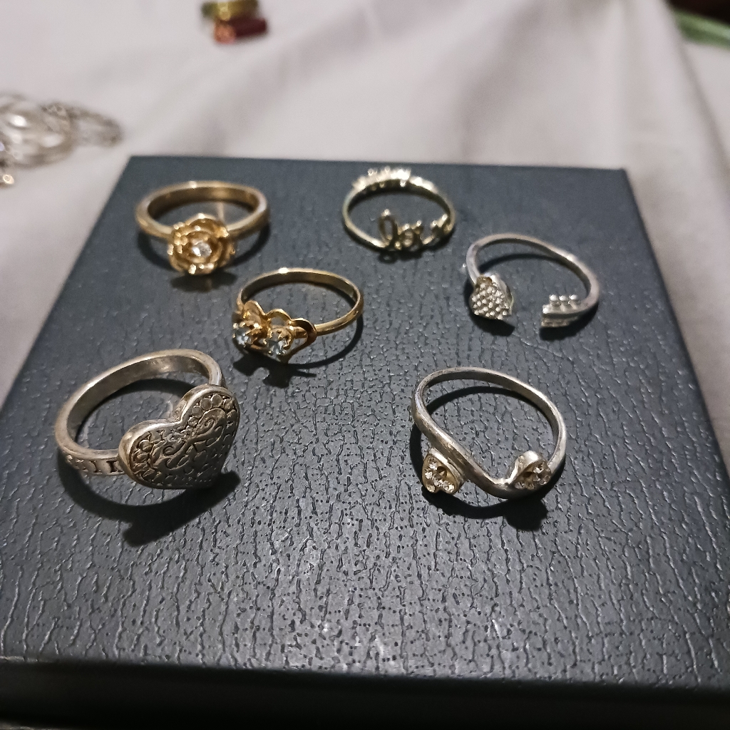 Vintage Bundle Of Rings 6 21$